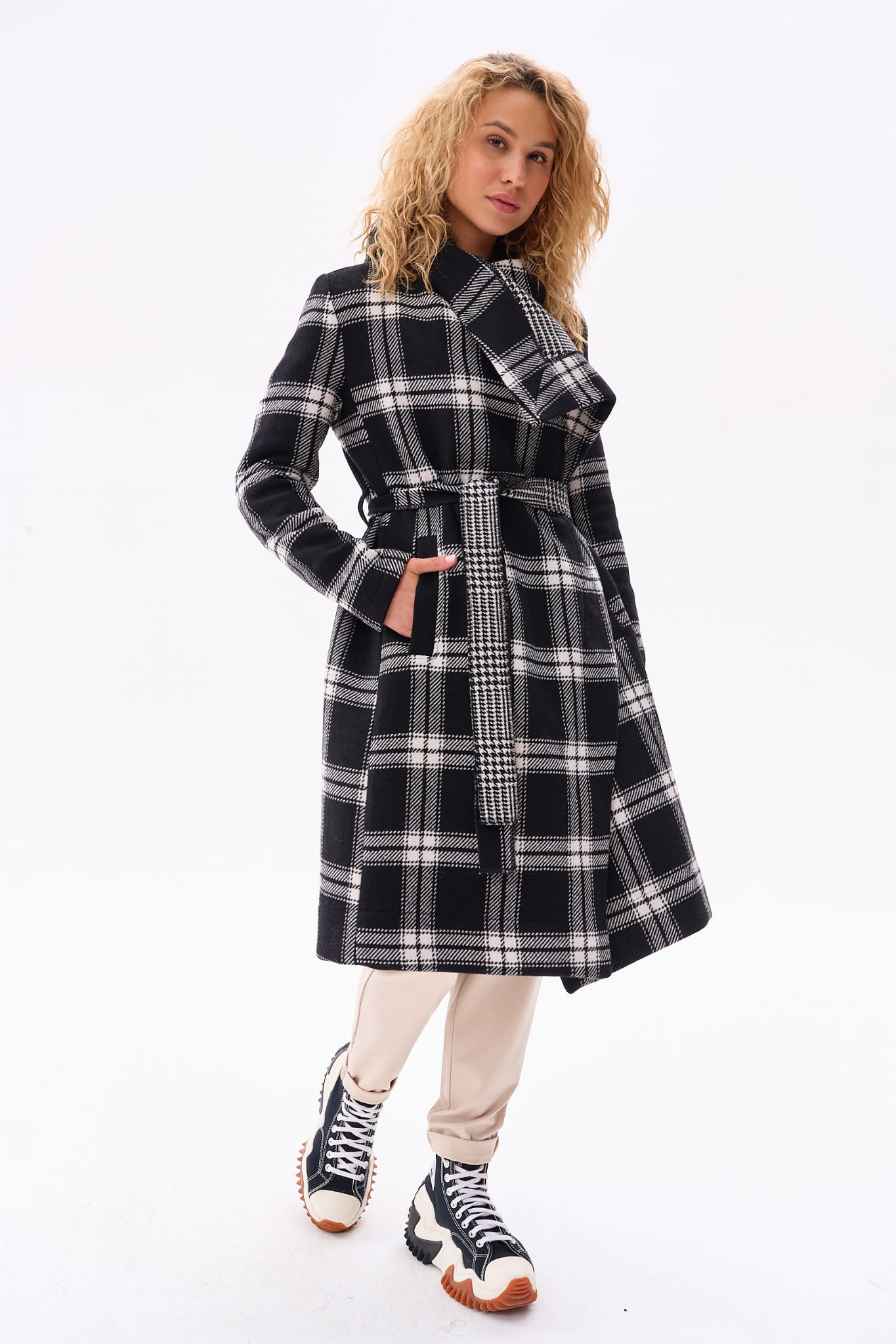 varnika krata czarny biały (4).jpg