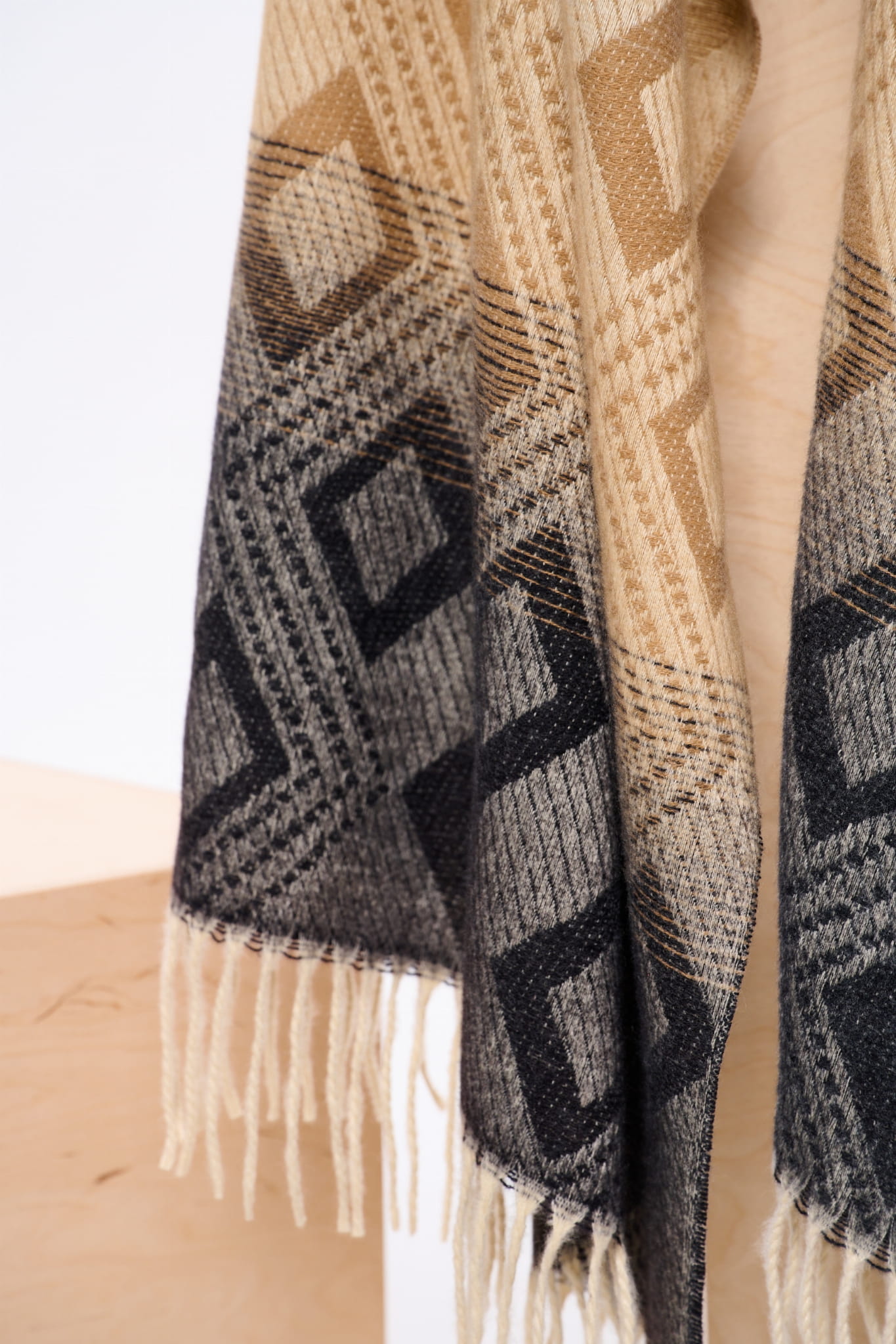 Szal Damski AW 24 #11 biały czarny  (1).jpg