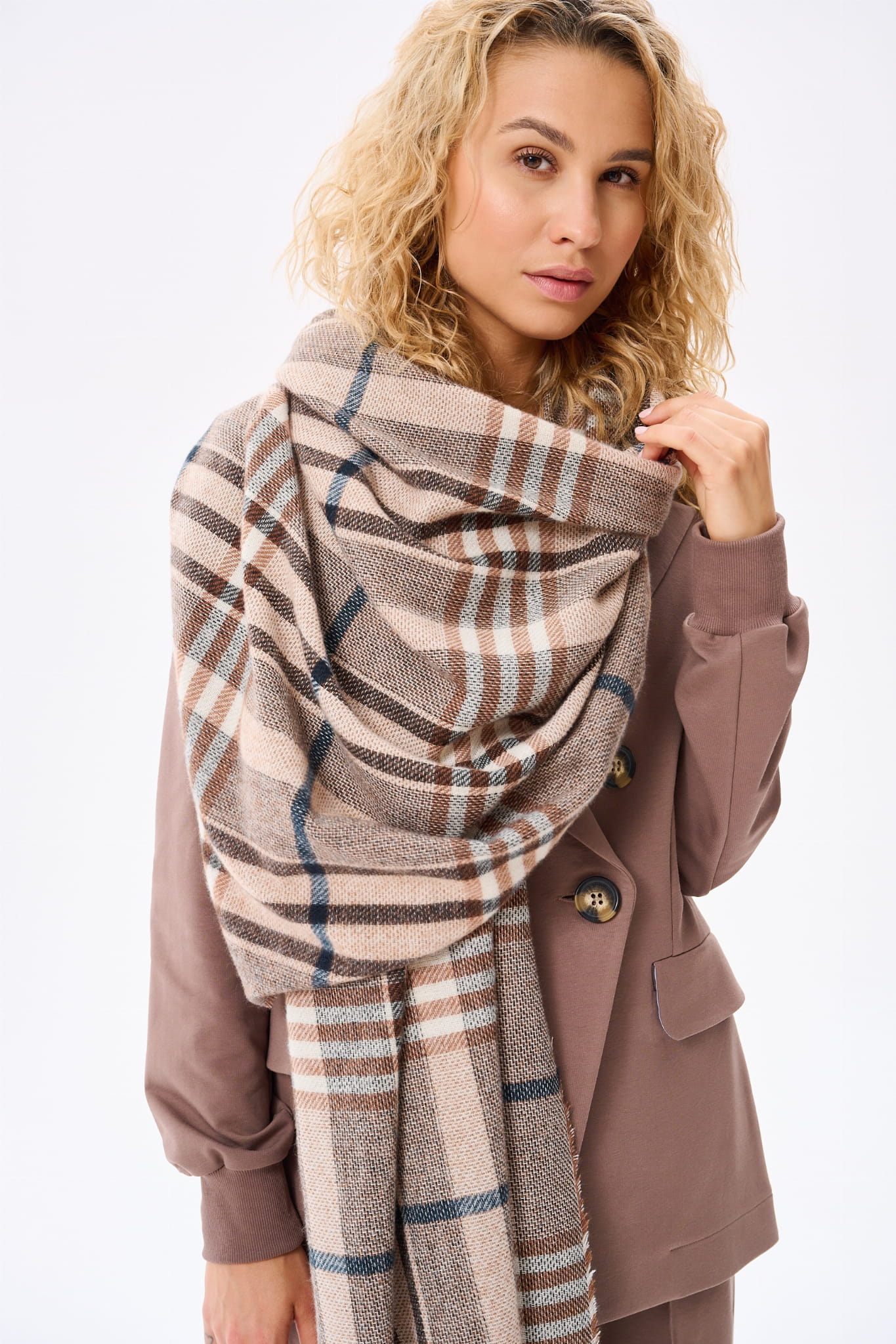 Szal AW 24 5 BS krata czarna (4).jpg