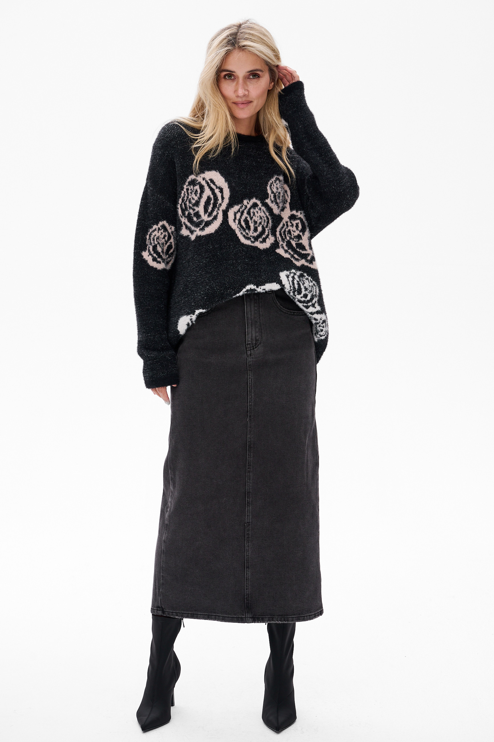 roses 9201 black (2).jpg
